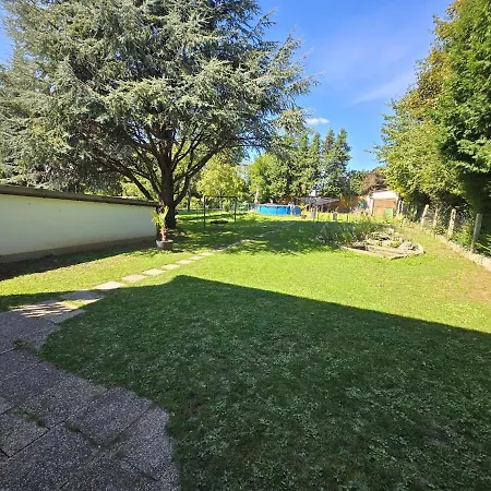 House With Garden Near Vienna & Airport Apartment *