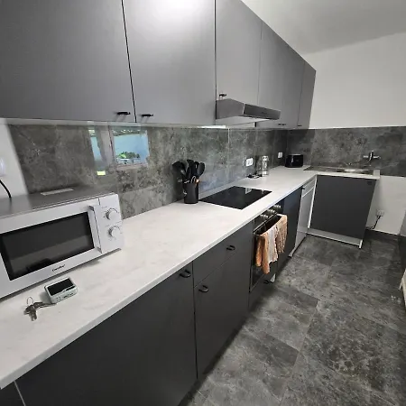 House With Garden Near Vienna & Airport Apartment