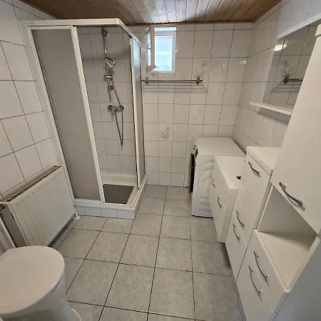 House With Garden Near Vienna & Airport Apartment *