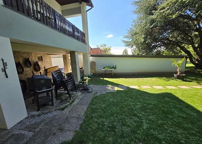 House With Garden Near Vienna & Airport Apartman *