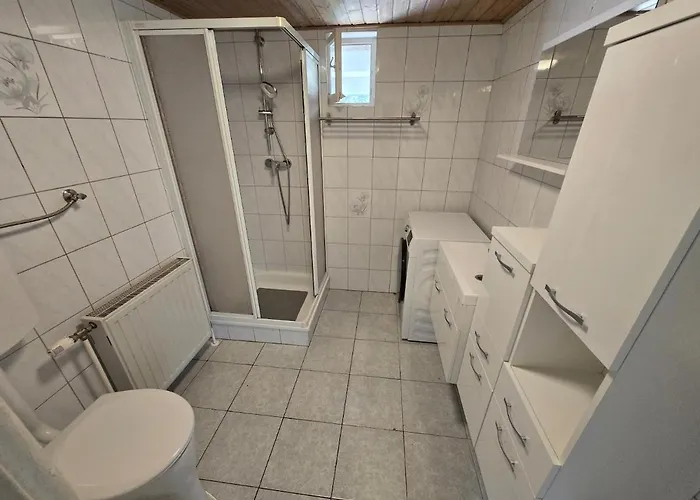 House With Garden Near Vienna & Airport Apartment *